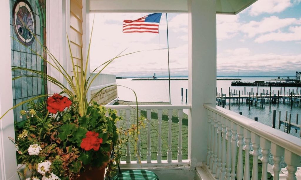 A6844A9CF78B402C962C5343C116CAFE Mackinac Bayview B&B